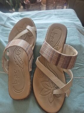boc Women's Beige Slide Sandals with Multi Color/ Taupe Straps